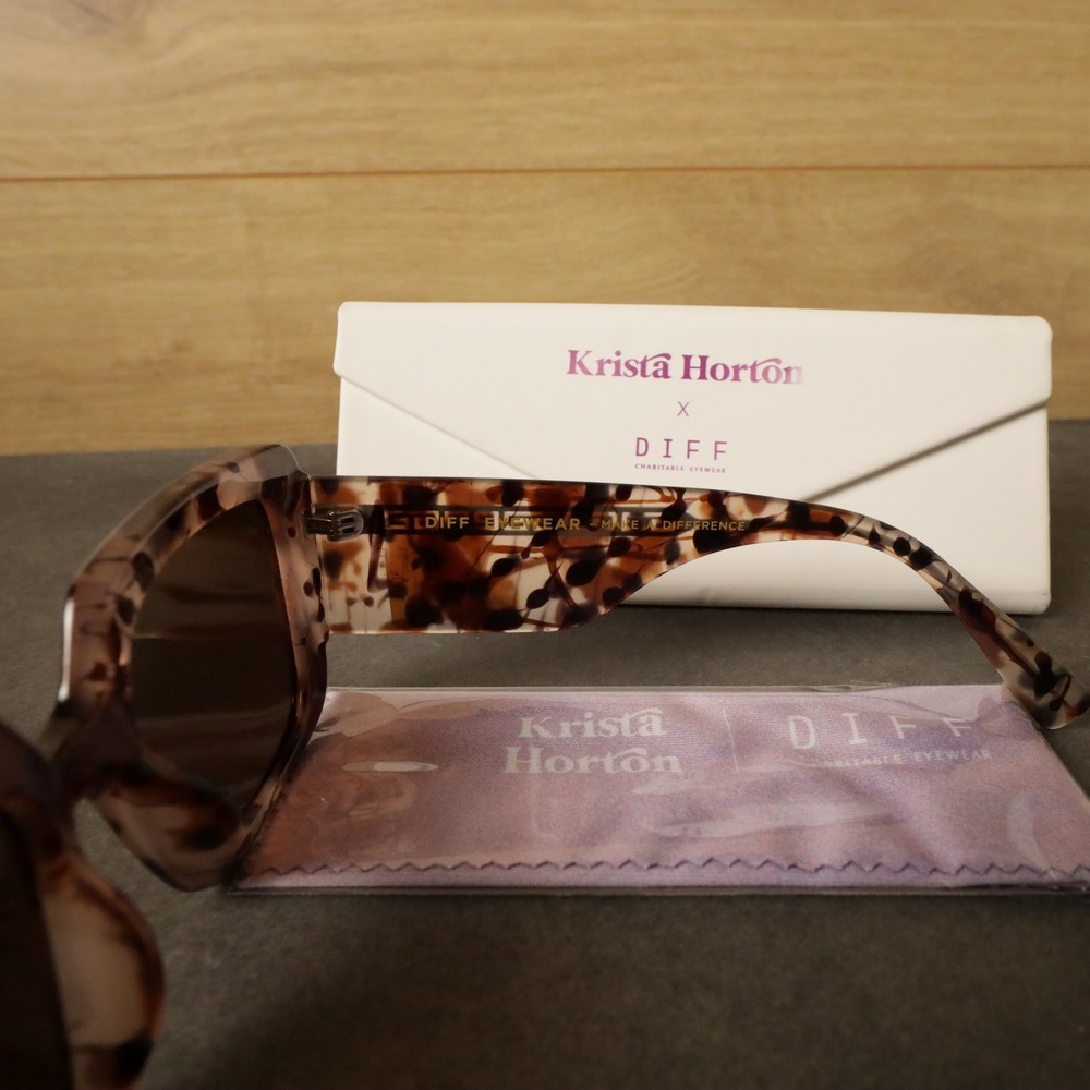 DIFF Krista Horton Tortoise Shell Square Sunglass… - image 4